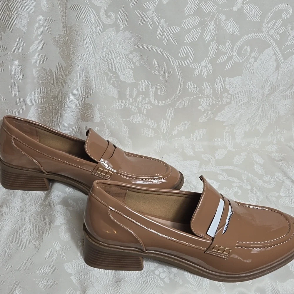 Jones New York Light  Brown Patent Leather Quiet Luxurt Loafers NWT